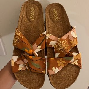 aerie sandals- size 10